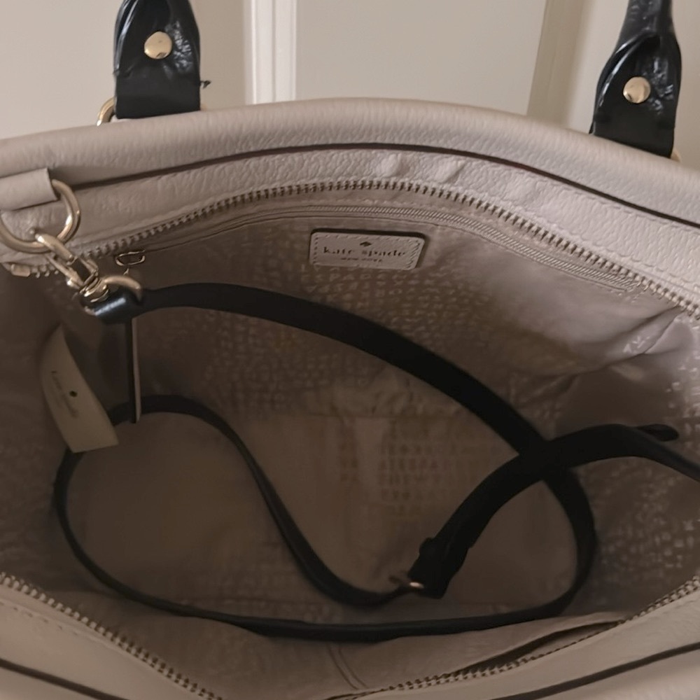 Gently used Kate Spade purse! - Picture 5 of 6